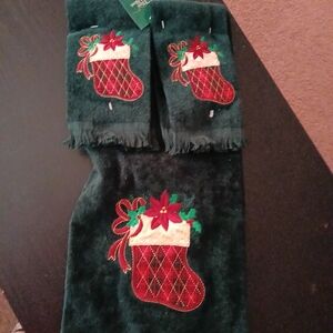 Festive Green and Red Christmas Stocking Towels. One Bath And Two Fingertip Towe